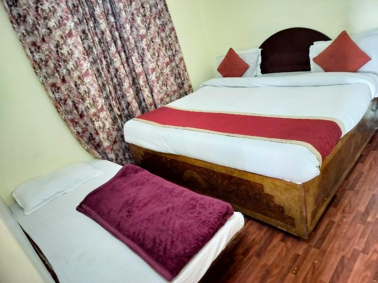 Hotel Surya Lake View ไนนิตาล ภายนอก รูปภาพ
