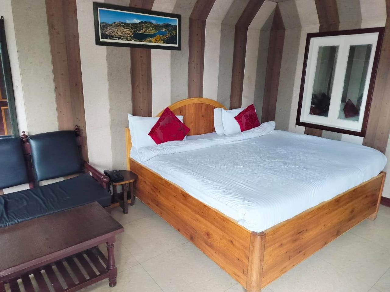 Hotel Surya Lake View ไนนิตาล ภายนอก รูปภาพ
